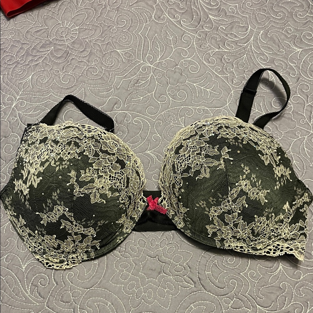 Victoria's Secret Black and Cream Lace Bra